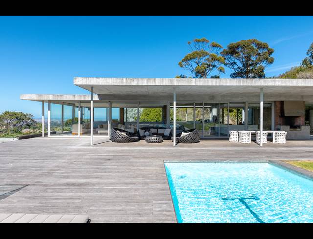 5 BEDROOM FREEHOLD FOR SALE IN CONSTANTIA